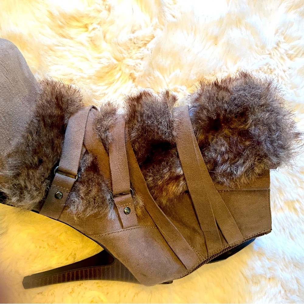 Jennifer Lopez Brown Fur-Trimmed with straps Women's Boots Sz 9 1/2 - Picture 5 of 8